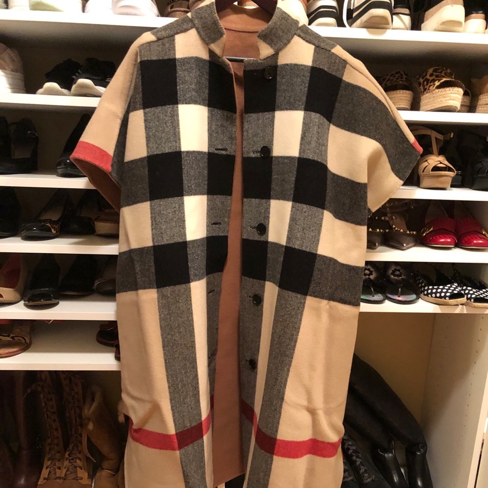 Burberry reversible poncho OS